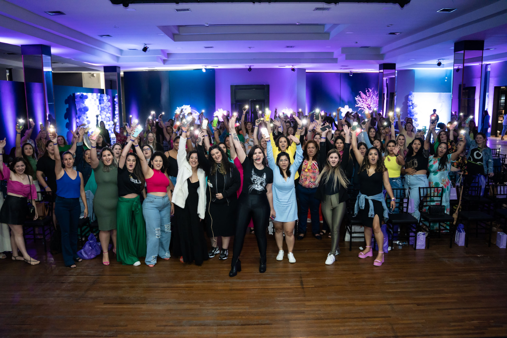 Plateia do Lady Linda Conecta comemorando ao vivo